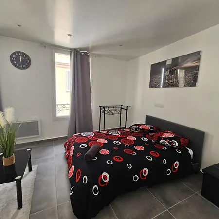1 Studio Cosy Avec Wifi Meulan En Y Exterior foto